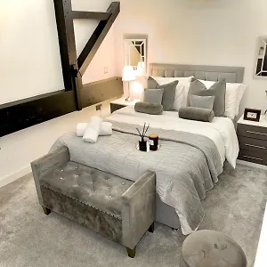  Apartment Stylish 2 Bed - 24hr Check-in - Free Wifi, Netflix, Live Tv & Sports